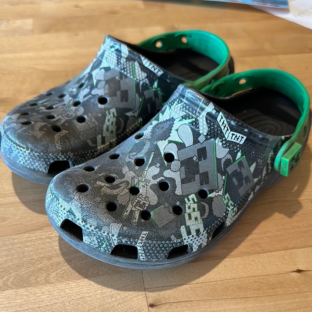 Minecraft crocs